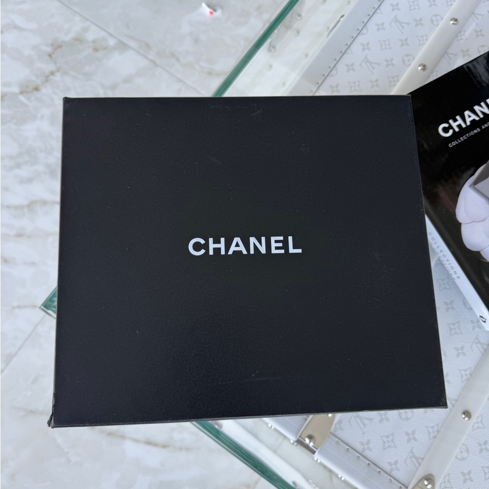 Chanel 🖤 Mint! Black and White Sneakers Sz 38 Whole Package - Picture 12 of 14